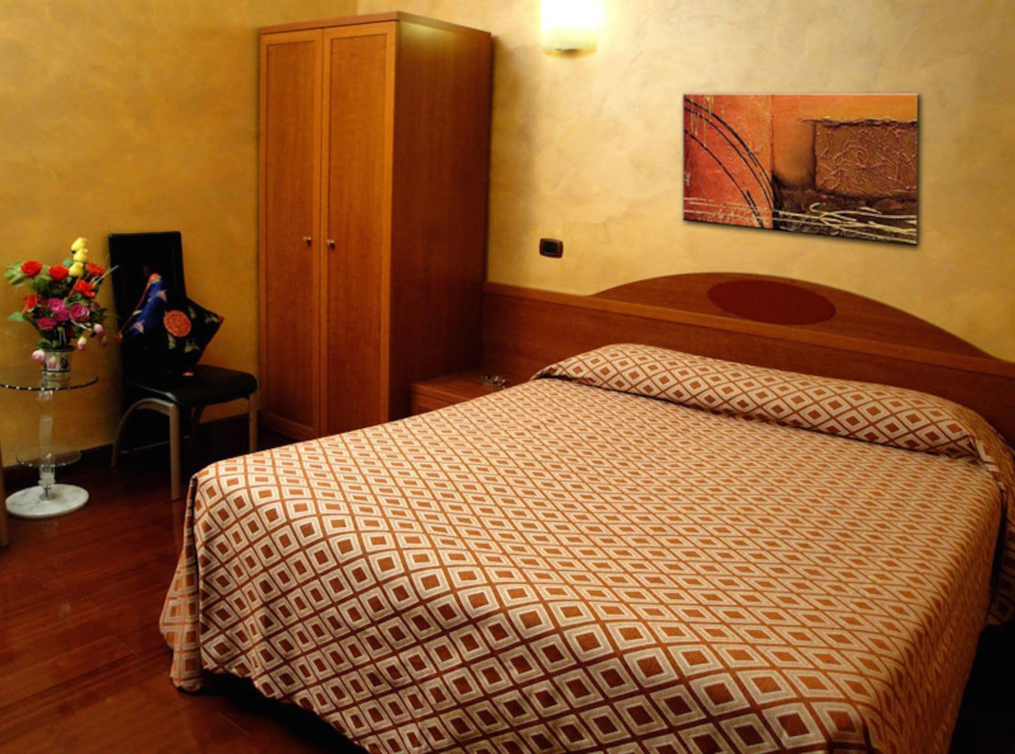 Hotel Bengasi Moncalieri Exterior photo